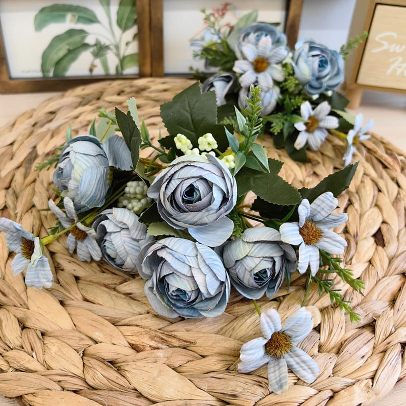 Искусственные цветы в Астрахани | Цветы искусственные «Камелии с мелкоцветом», голубые, букет